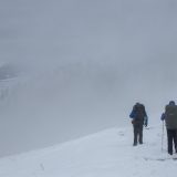 09 Vanaf de top dalen we aan de andere kant 400 m af door de soms dichte mist naar de Gehwolfalm (<a href="https://baswetter.photography" target="_blank" rel="noopener noreferrer">Bas Wetter</a>)